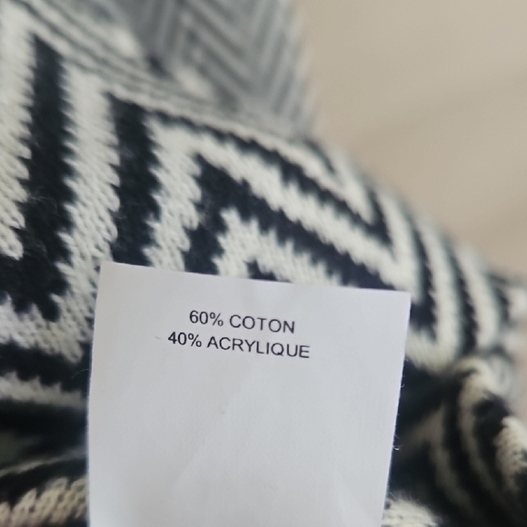 Joe Fresh Black and White Chevron Zigzag Sweater - Picture 6 of 6